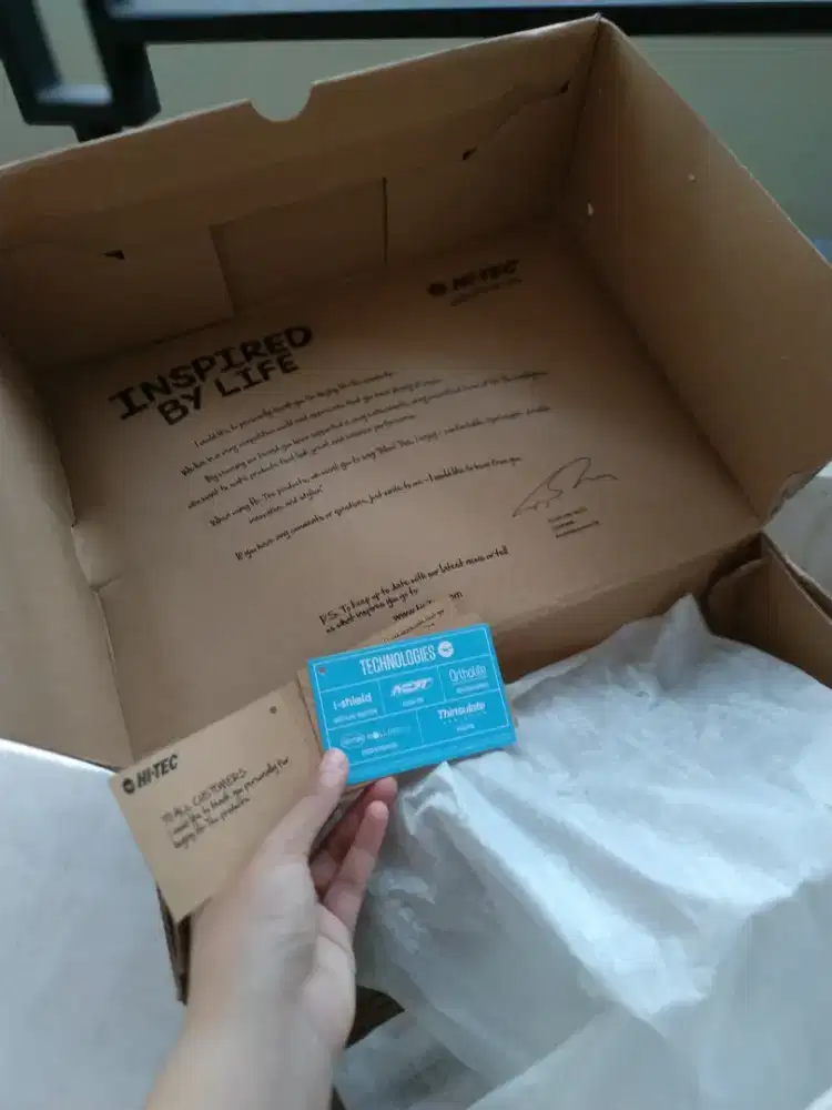 Sepatu hiking merk hitech