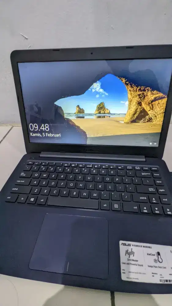 Laptop Asus E402Y RAM4GB/ 256 (second)