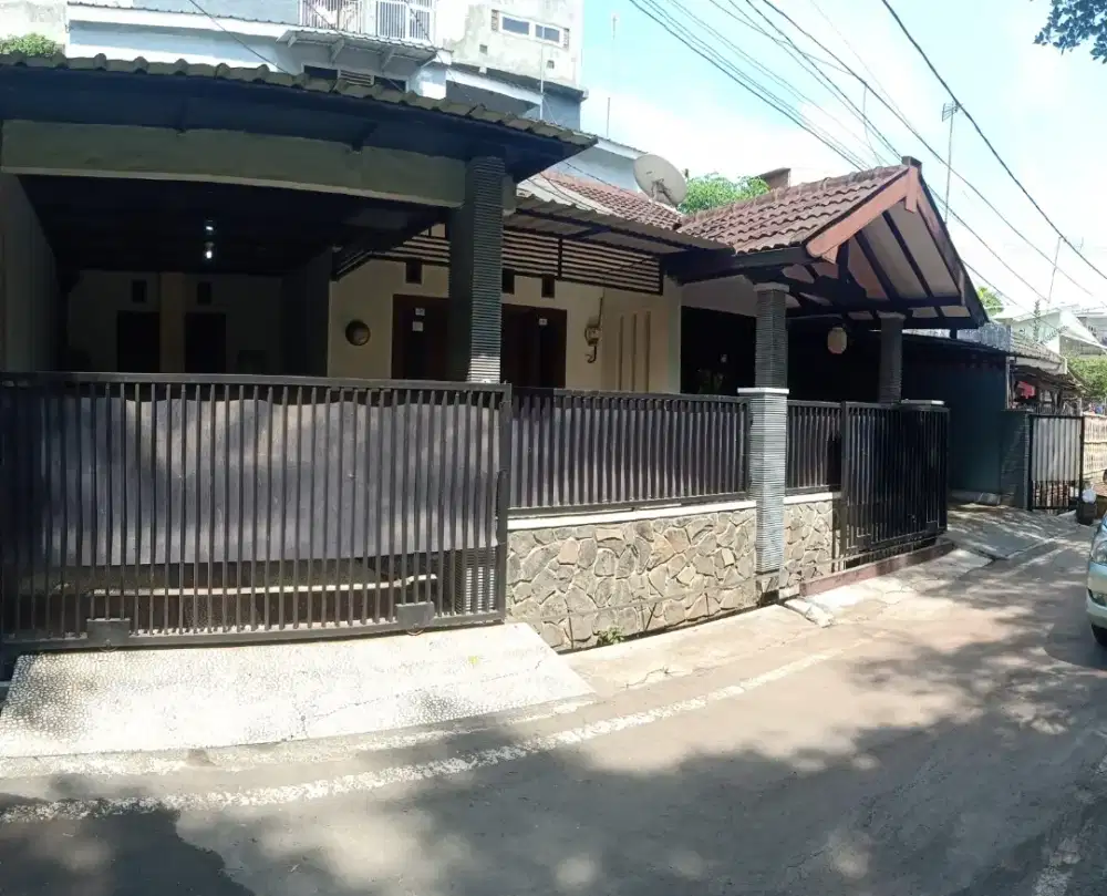 Disewakan Rumah 2 Lantai Kota Malang,Lokasi Strategis