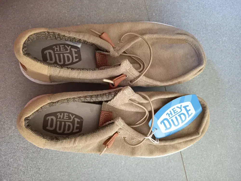 Di jual Cepat sepatu cowok Hey Dude size 44 masih baru