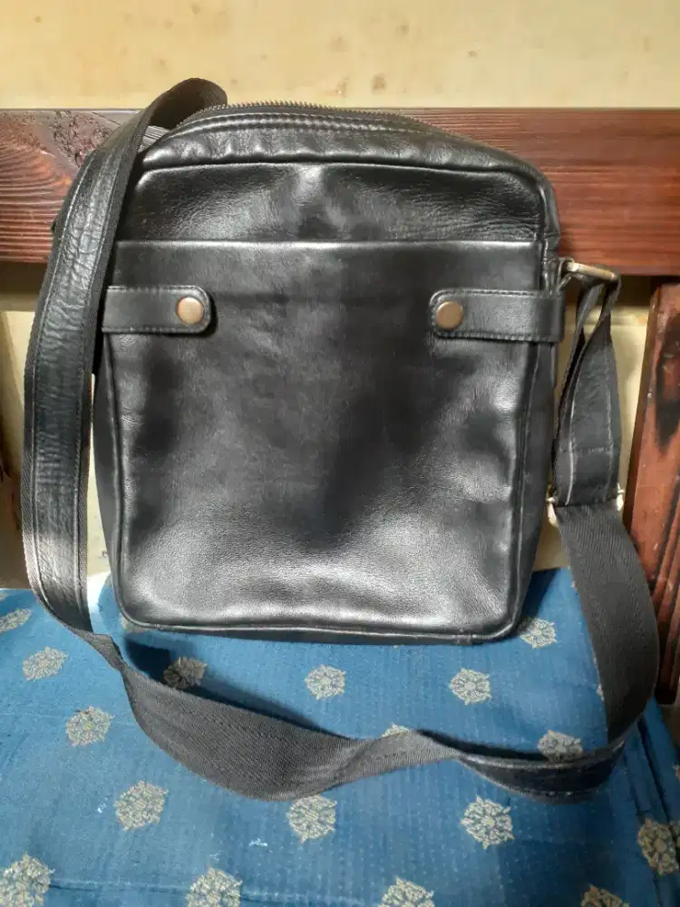 Tas kulit tanpa merk