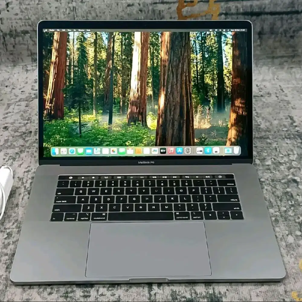 MacBook Pro TouchBar 15 2018 Core i7 16GB 512GB AMD Radeon Pro 560X
