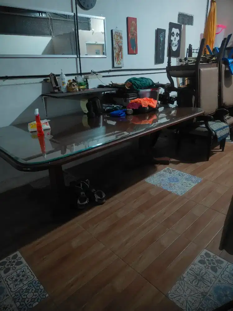 Meja Makan atau Meja Meeting