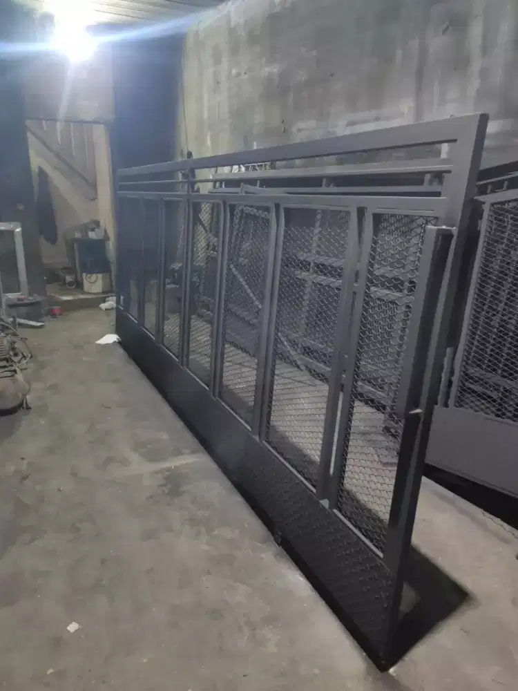 MENERIMA PEMBUATAN PAGAR DAN RAK MEJA DAN SERVIS PAGAR DLL