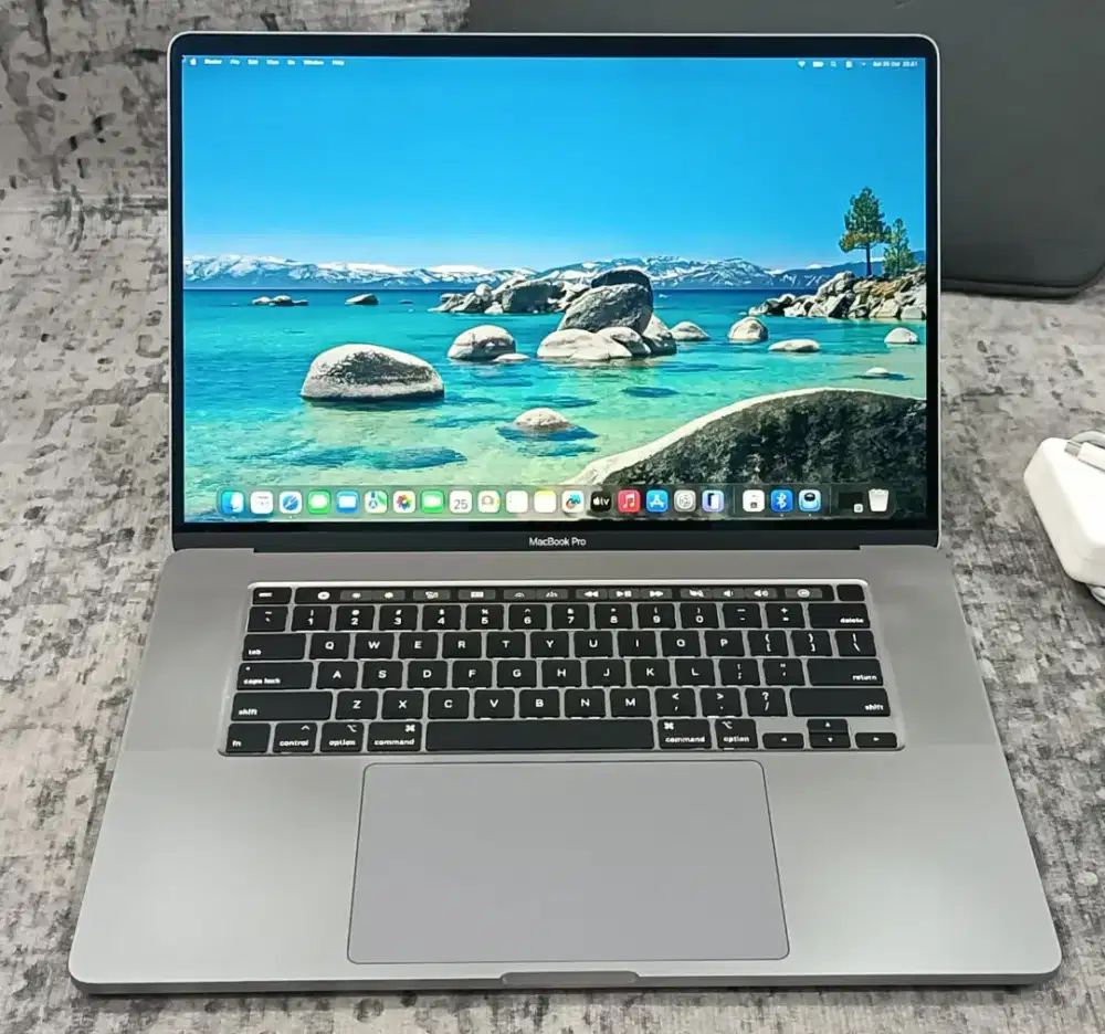 MacBook Pro TouchBar 16 2019 Core i7 32GB 512GB AMD Radeon Pro 5300M