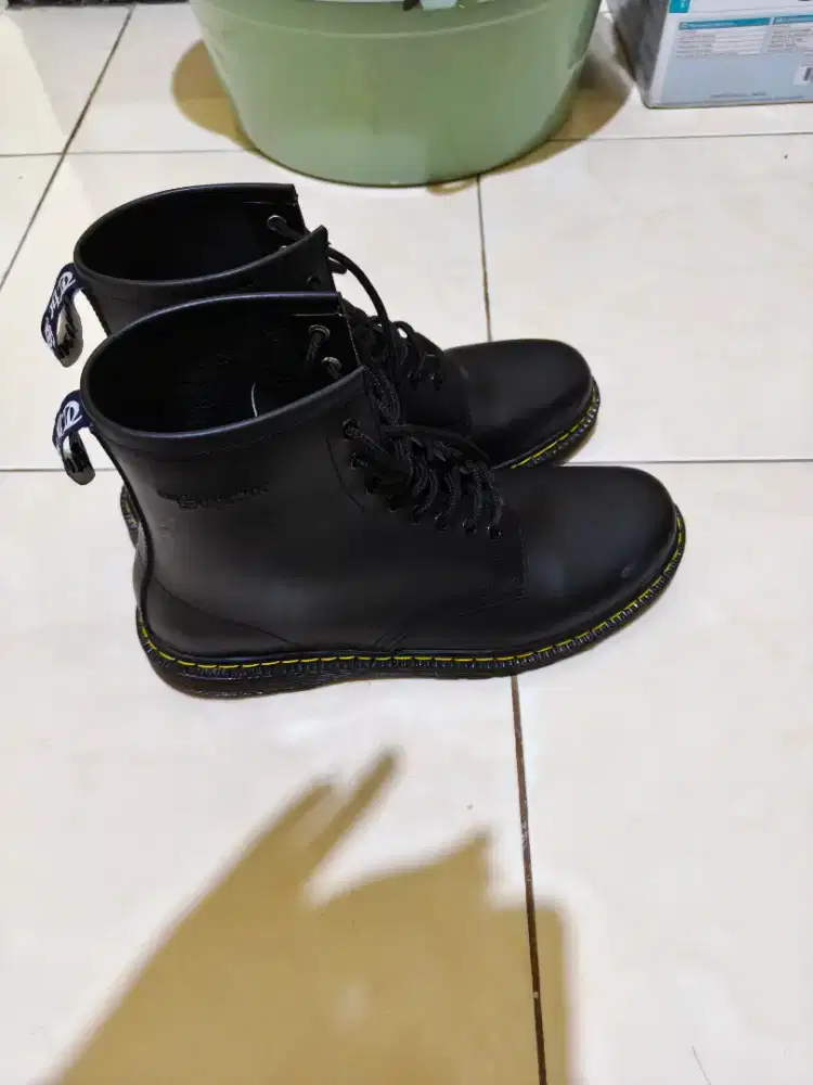 MANCOW SIZE 45 NEVER BEEN USE (NBU)