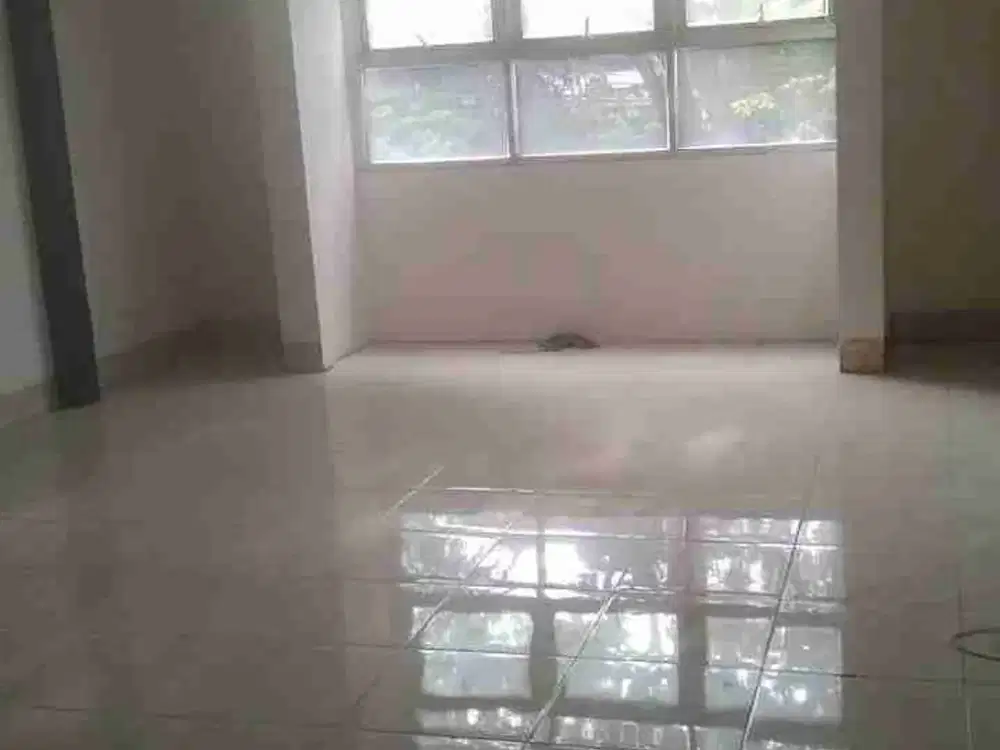 Disewakan Ruko 3 Lantai Strategis di Moh Toha