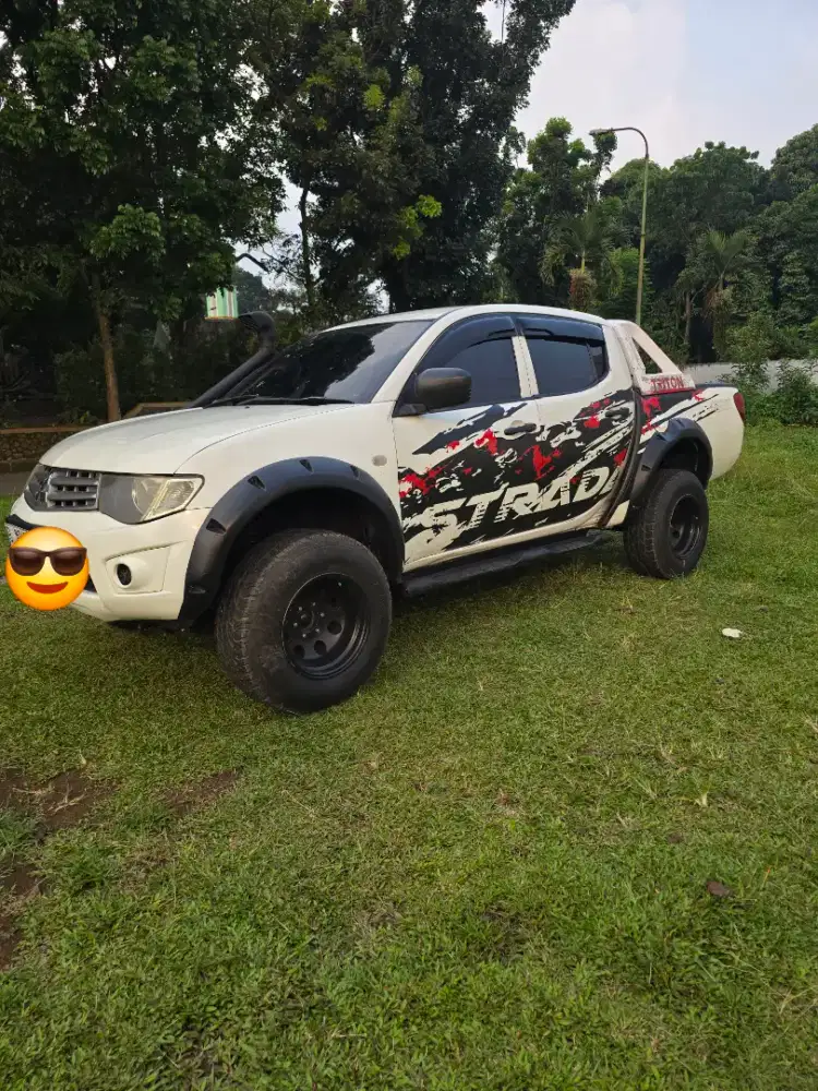 Strada 2.8 4x4 M/T 2013