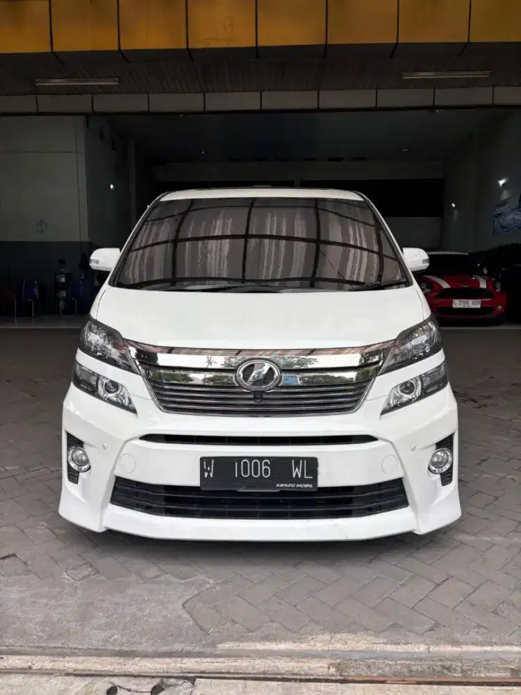 Toyota Vellfire Z 2.4 at putih 2013 bisa kredit