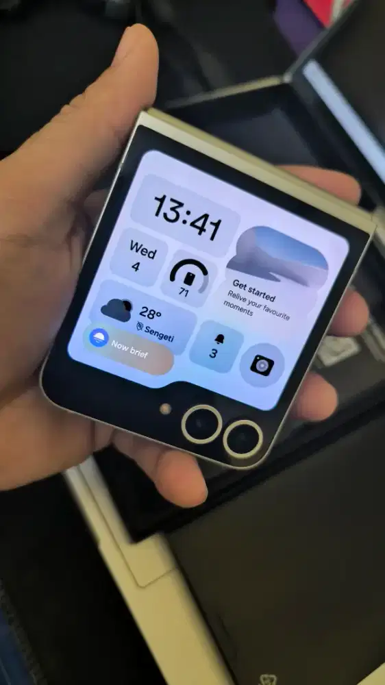 Samsung Z Flip 6 | 512 GB | Exclusive White + Free Smartwatch Samsung