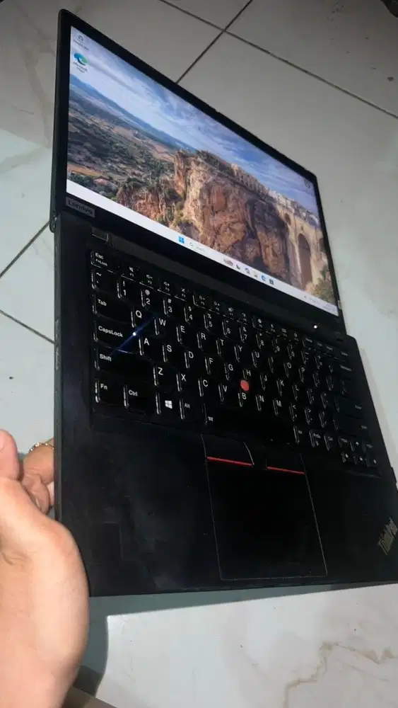 Laptop slim Lenovo Thinkpad T490 core i7 Ram 20gb / SSD 256