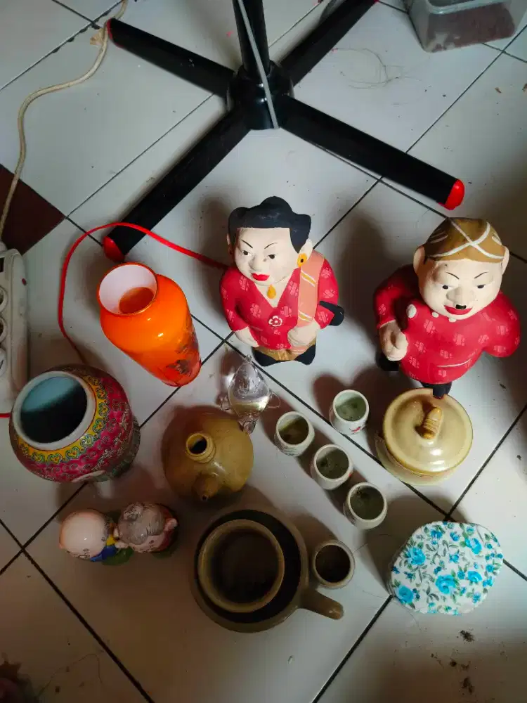 pajangan cina keramic boneka
