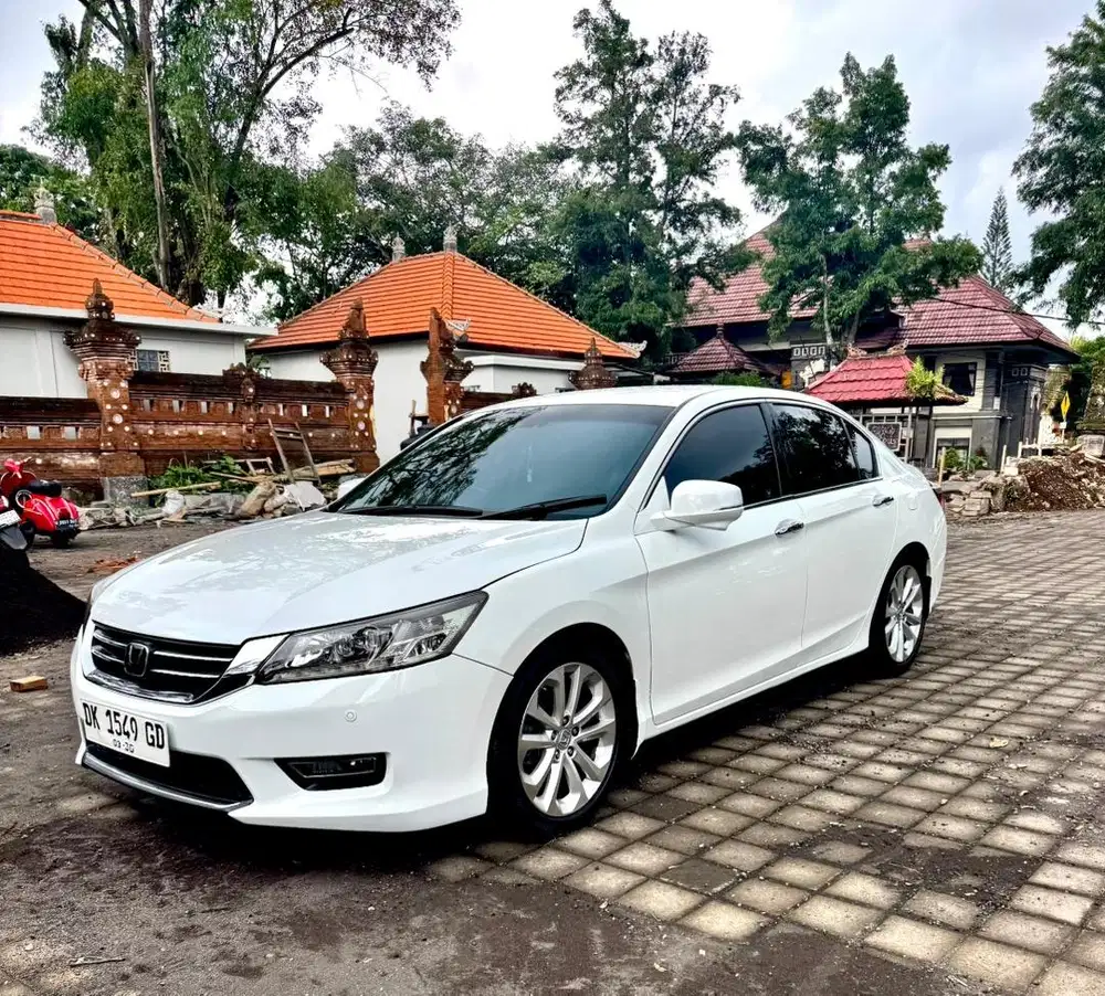Honda accord vtil 2013 putih