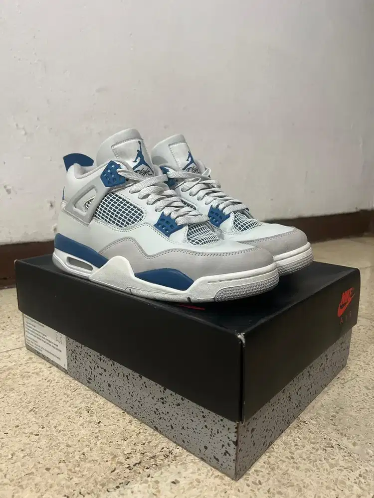 Air Jordan 4 Retro Military Blue