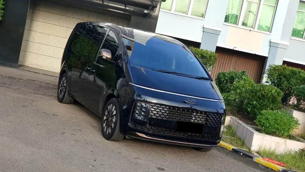 [ LOW KM ] Hyundai Staria 2.2 Signature Lombardi Diesel AT 2023/2024