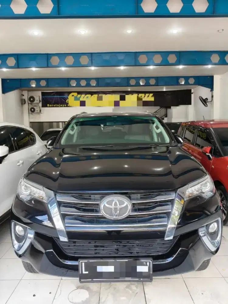 Toyota Fortuner VRZ 2016 Matic Low KM Hitam