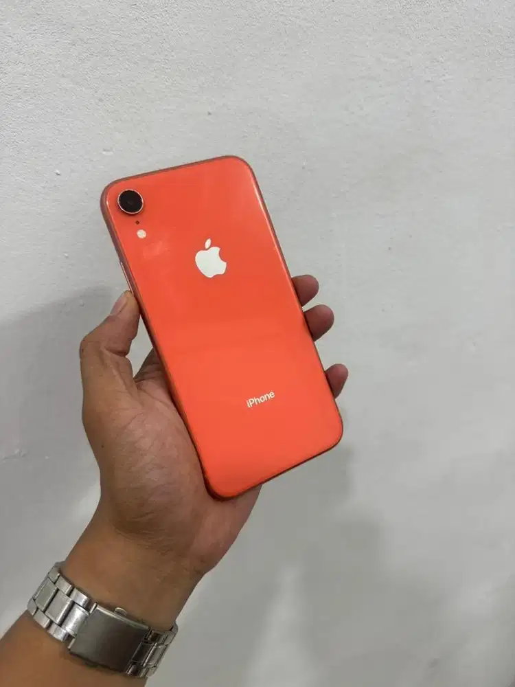 Iphone xr 64gb tri only bh 95% mulus lengkap