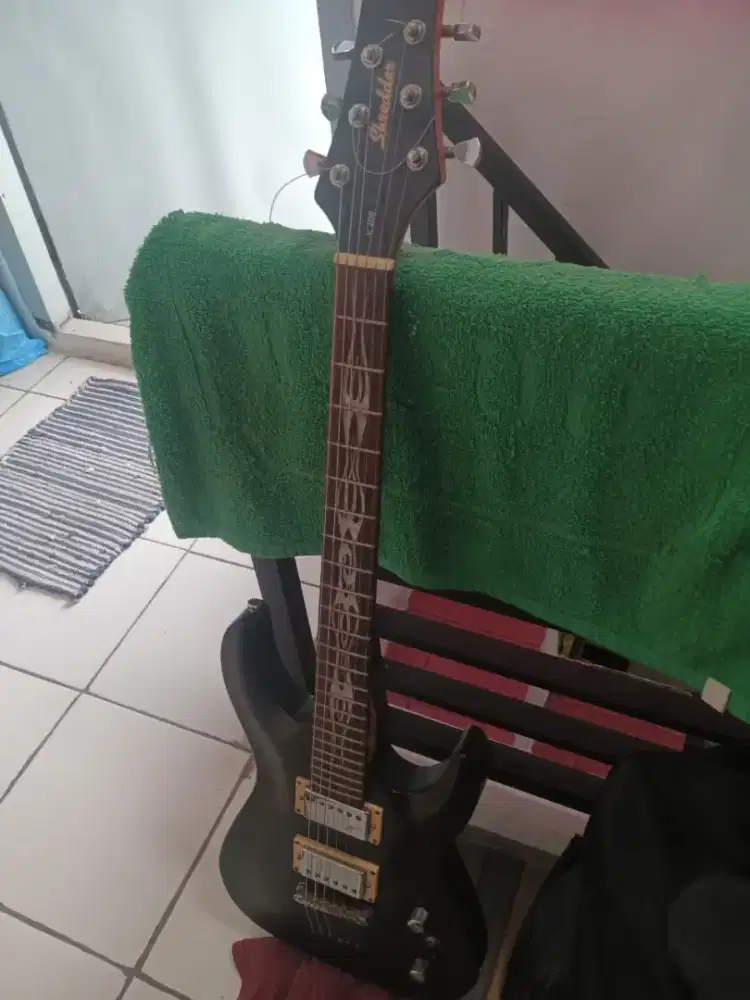 Gitar listrik normal ( diskon 300.000 )