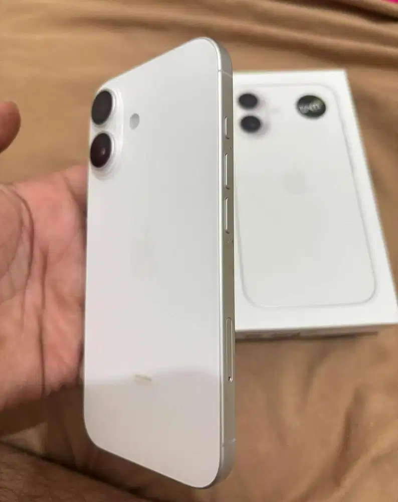 iphone 16 Basic 128gb Like new  bh 100 cc 23 pemakaian 1 bulan