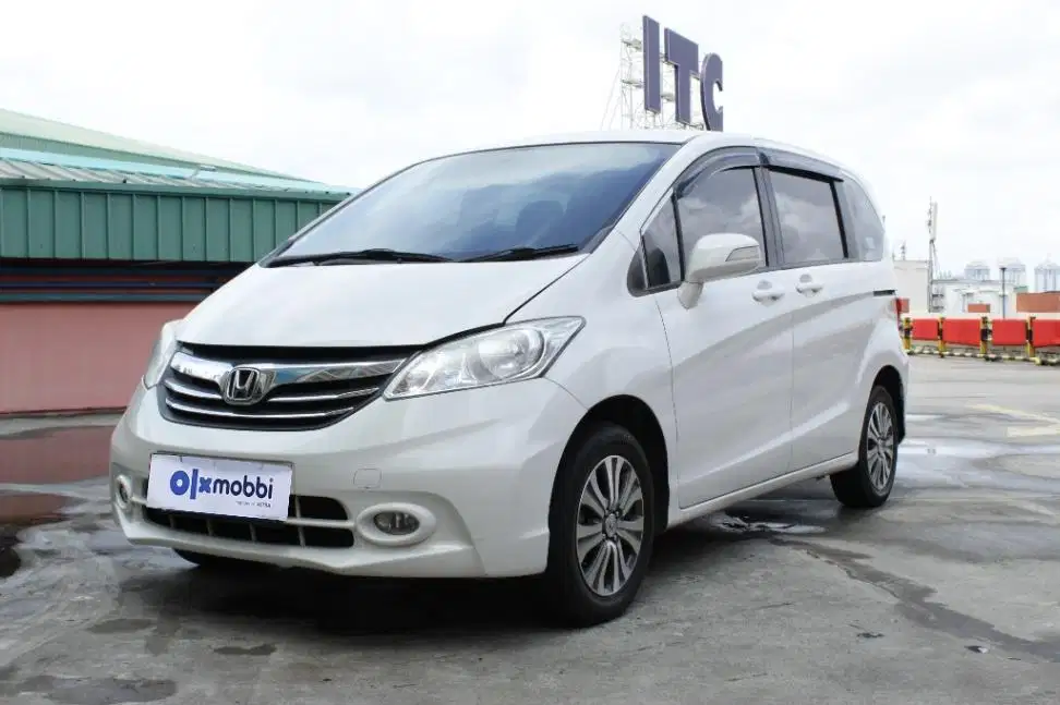 Termurah  Honda Freed 1.5 S Bensin-AT Putih 2014
