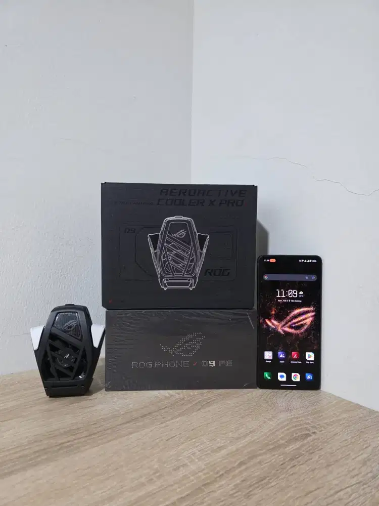Asus ROG Phone 9 FE 12/256 + Aeroactive Cooler X Pro Fullset Like New