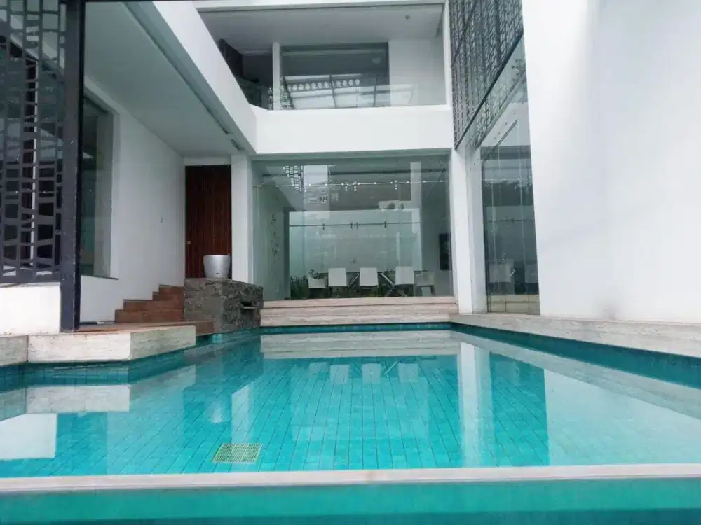 DIJUAL dan DISEWAKAN Rumah PIK1, Furnish, ada Pool !