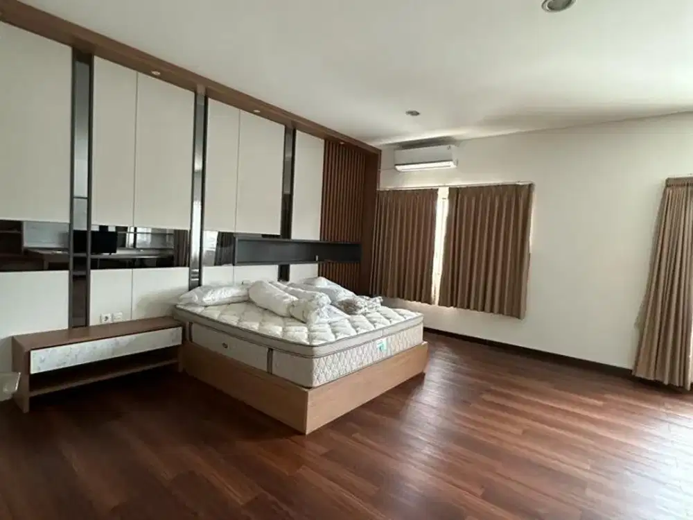 Disewakan Rumah PIK 1 Cluster Crown Pearl Golf  FURNISH. SIAP HUNI