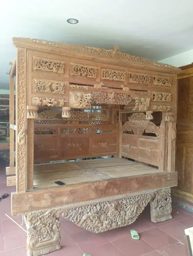 Ranjang ful ukir kuno