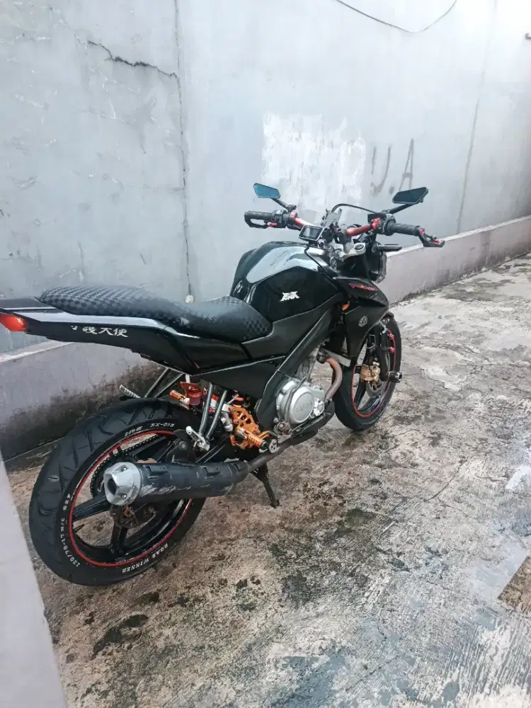 Di jual yamaha vixio surat lengkap pajak mati, dijamim motor aman