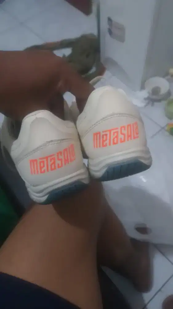 Sepatu futsal speect size 42