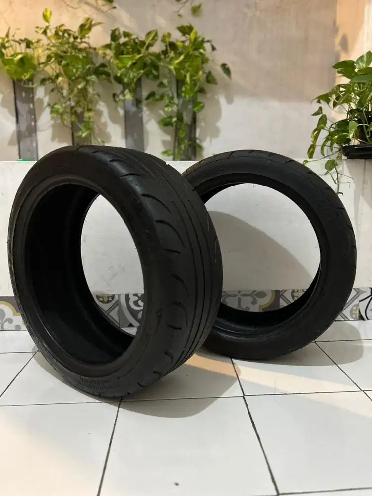 Ban Semi Slick 215/45 R17