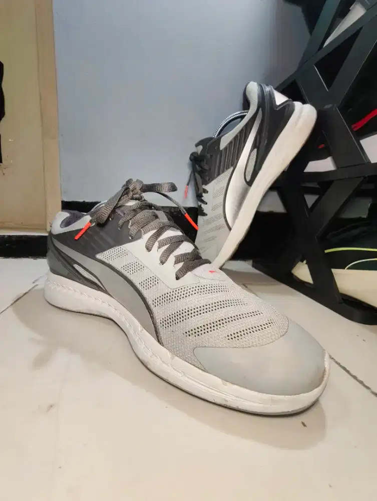 Puma Ignite Ultimate Grey Silver sepatu lari running sneakers.