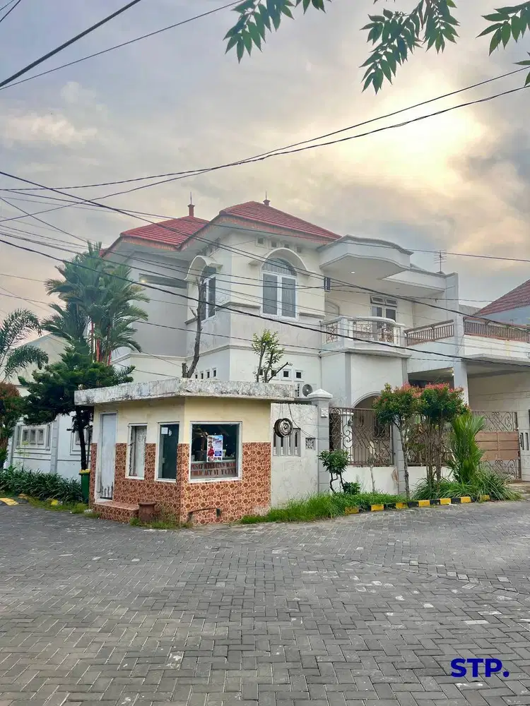 Jual Under Market Rumah classic hoek siap huni di Sutorejo Selatan