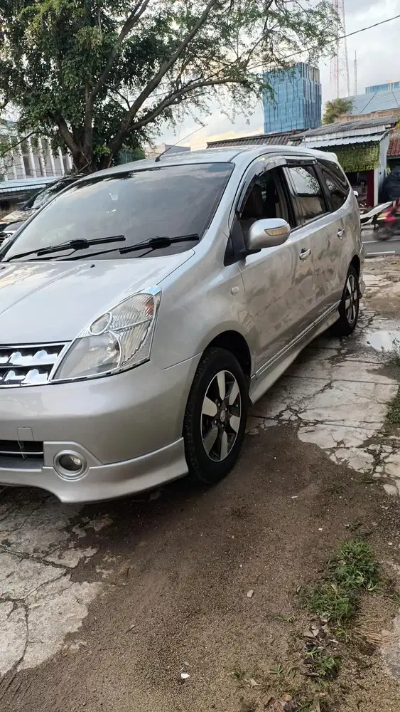 Nissan Grand livina 2010 Bensin