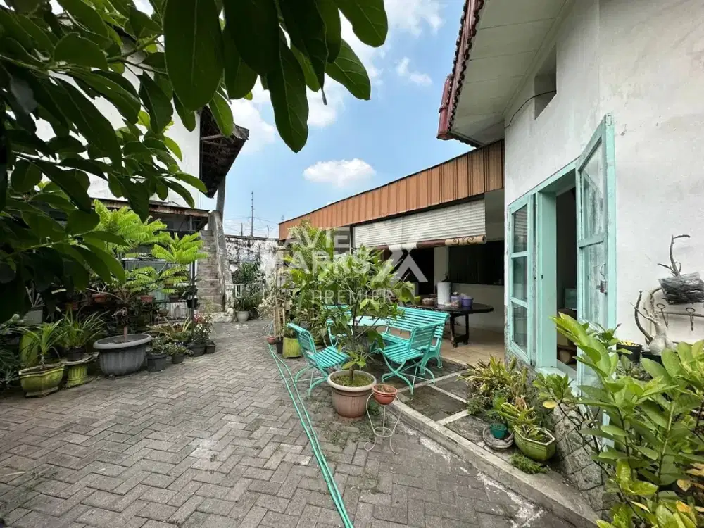 Dijual Rumah Tengah Kota Cocok Untuk Usaha Cafe di Klojen Malang