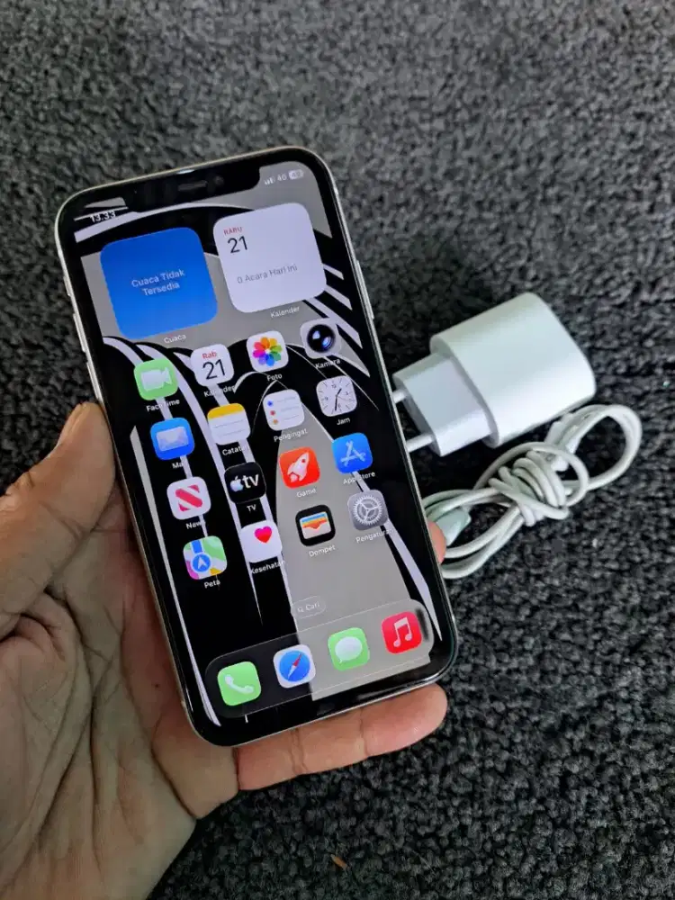 iPhone 11 mulus all operator aman HP charger aja