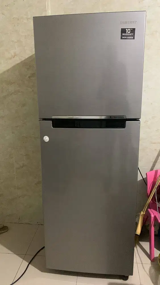 Kulkas dan mesin cuci dijual