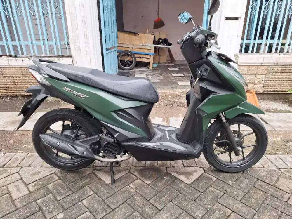 Beat deluxe 2023 kondisi sgt bagus samsat kdg cowek