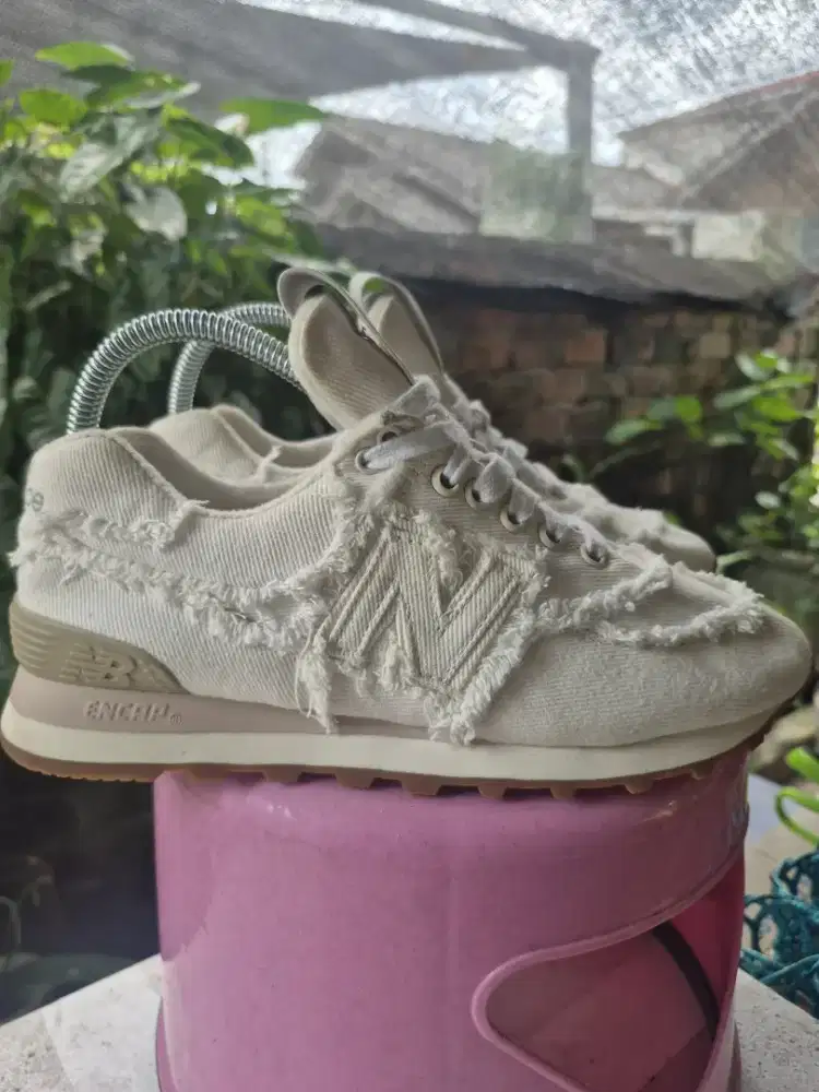 Sepatu NB x Miu Miu Size 39