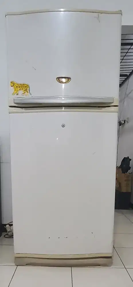Kulkas sharp 2 pintu