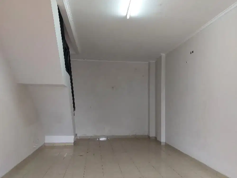 Disewa Ruko Gading Serpong 3 lantai  Free Parkir 95 juta