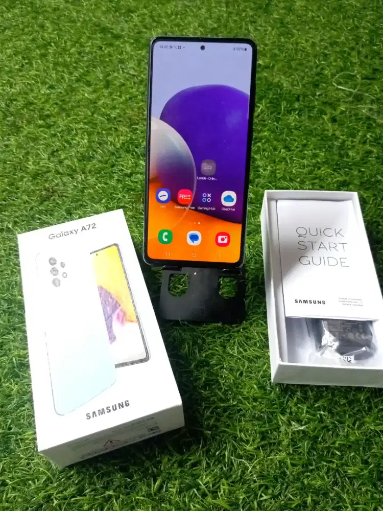 SAMSUNG A72 8/256;