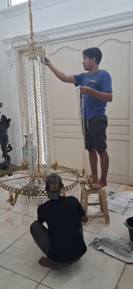JASA CUCI PASANG LAMPU KRISTAL