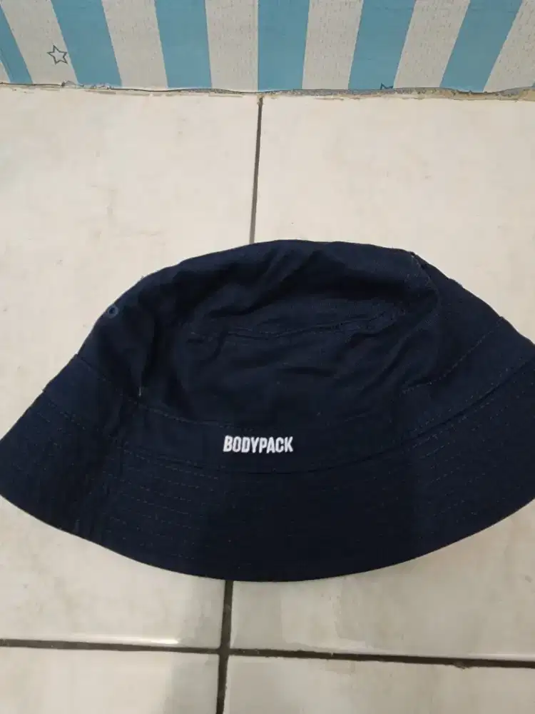 Topi Bodypack warna navy