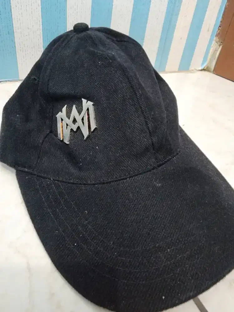 Topi Monster warna hitam