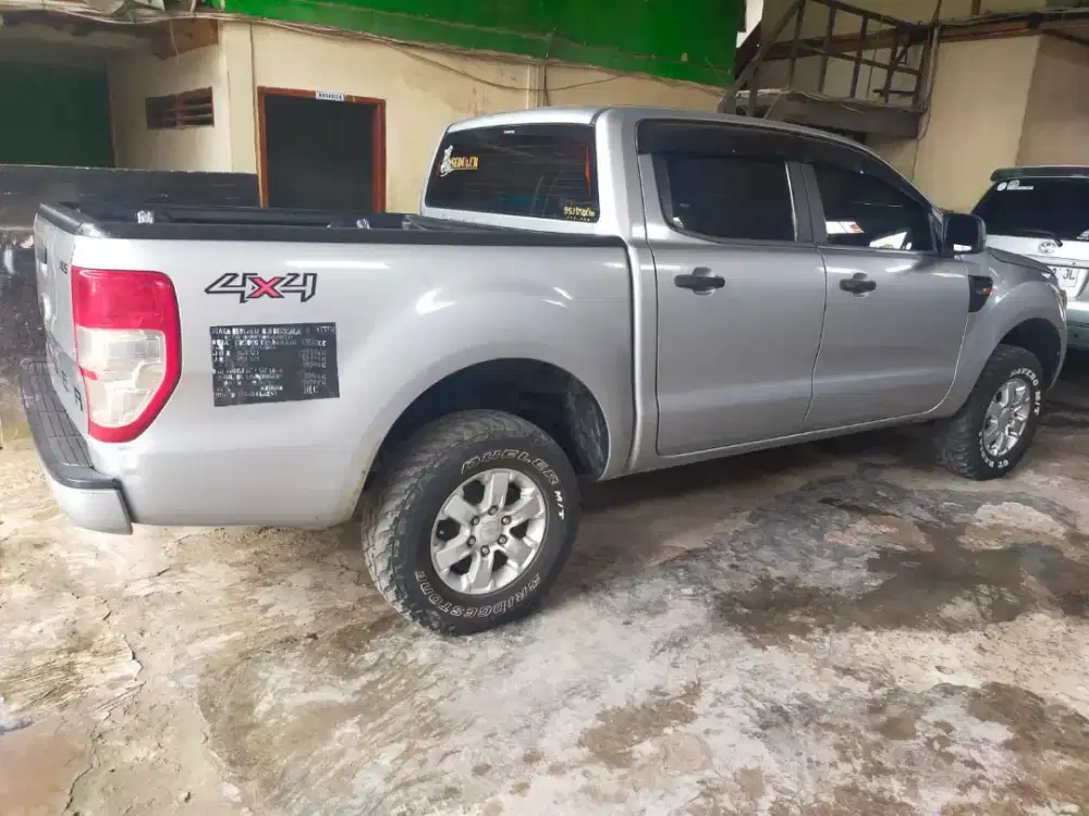 Mobil Ford 2.2 mesin bagus body mantap