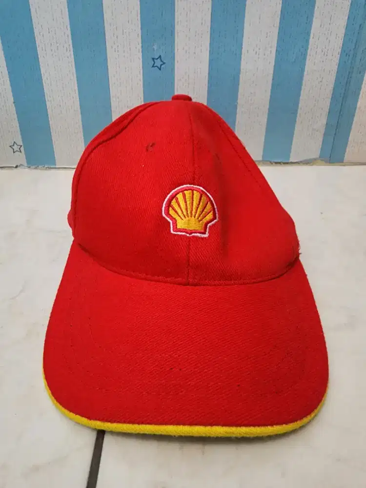 Topi shell warna merah