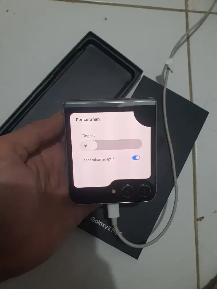 Samsung Z Flip 5 minus