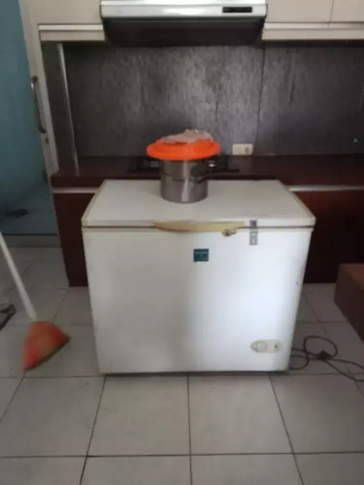 Freezer Sharp 200 Liter 110 Watt