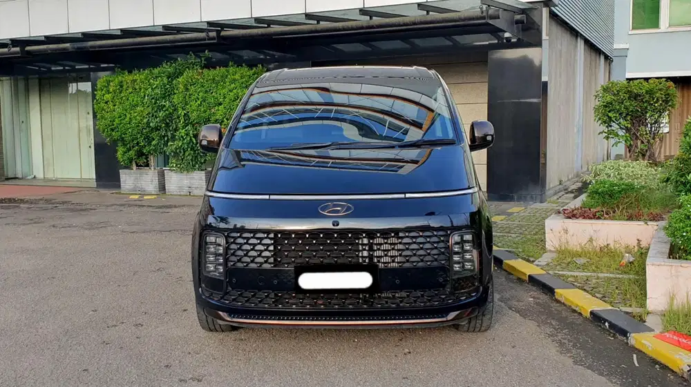 Km15rb hyundai staria signature lombardi 2023 hitam